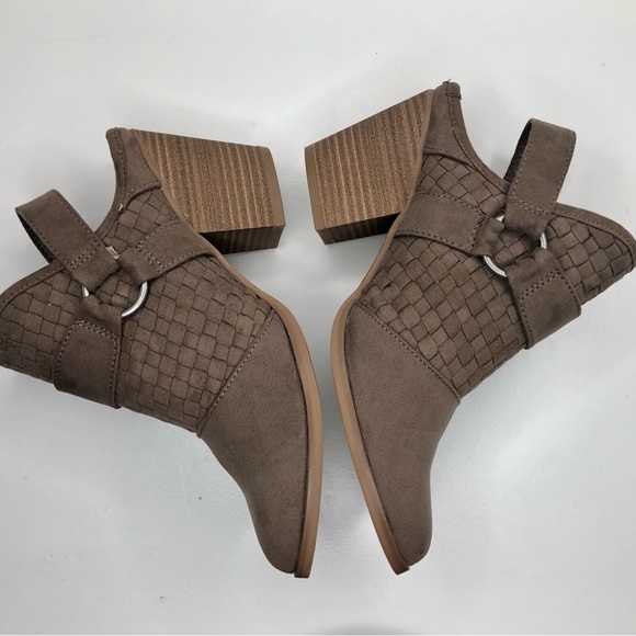 UNIVERSAL THREADS GOODS CO. SLING BACK BOOTIES SIZE 7 - Picture 3 of 6